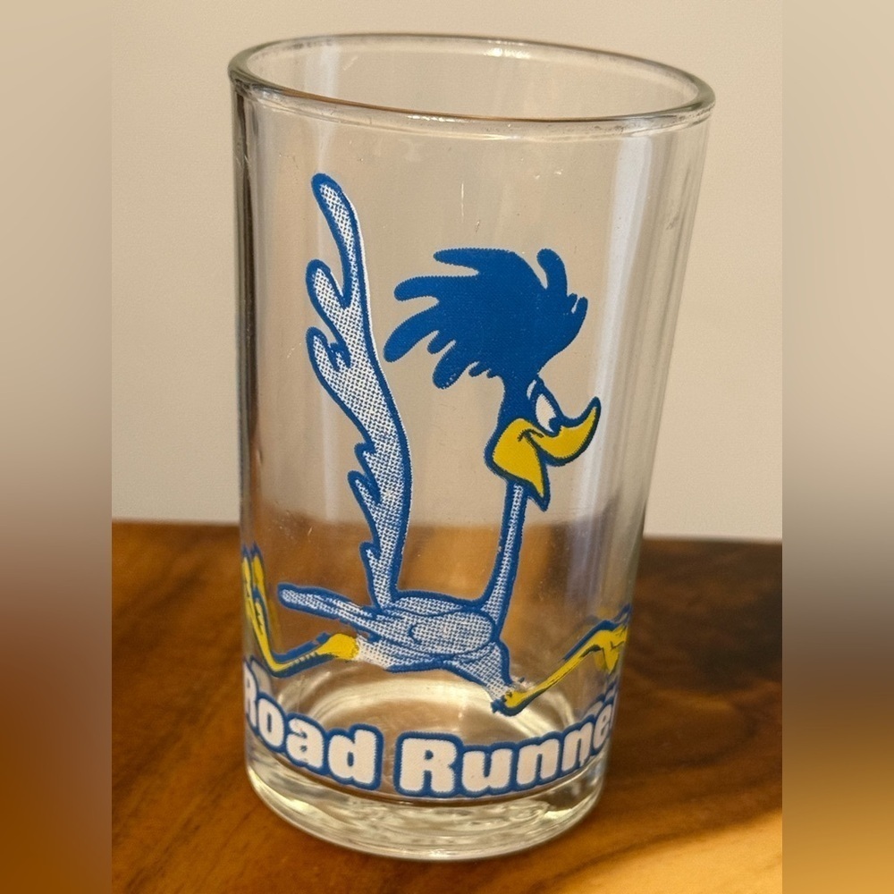 Road Runner Vintage 1976 Warner Bros glass Elmer etched on bottom
